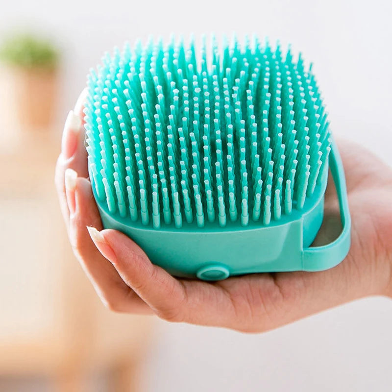 Brosse de Bain Massante en Silicone pour Chien & Chat – Étrille avec Réservoir Distributeur de Shampoing Intégré