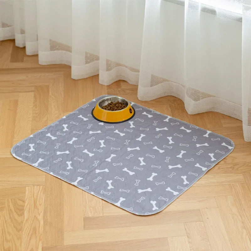 Tapis Absorbant & Imperméable pour Chien et Chat – Alèse Lavable Réutilisable & Antidérapante (XS à L)